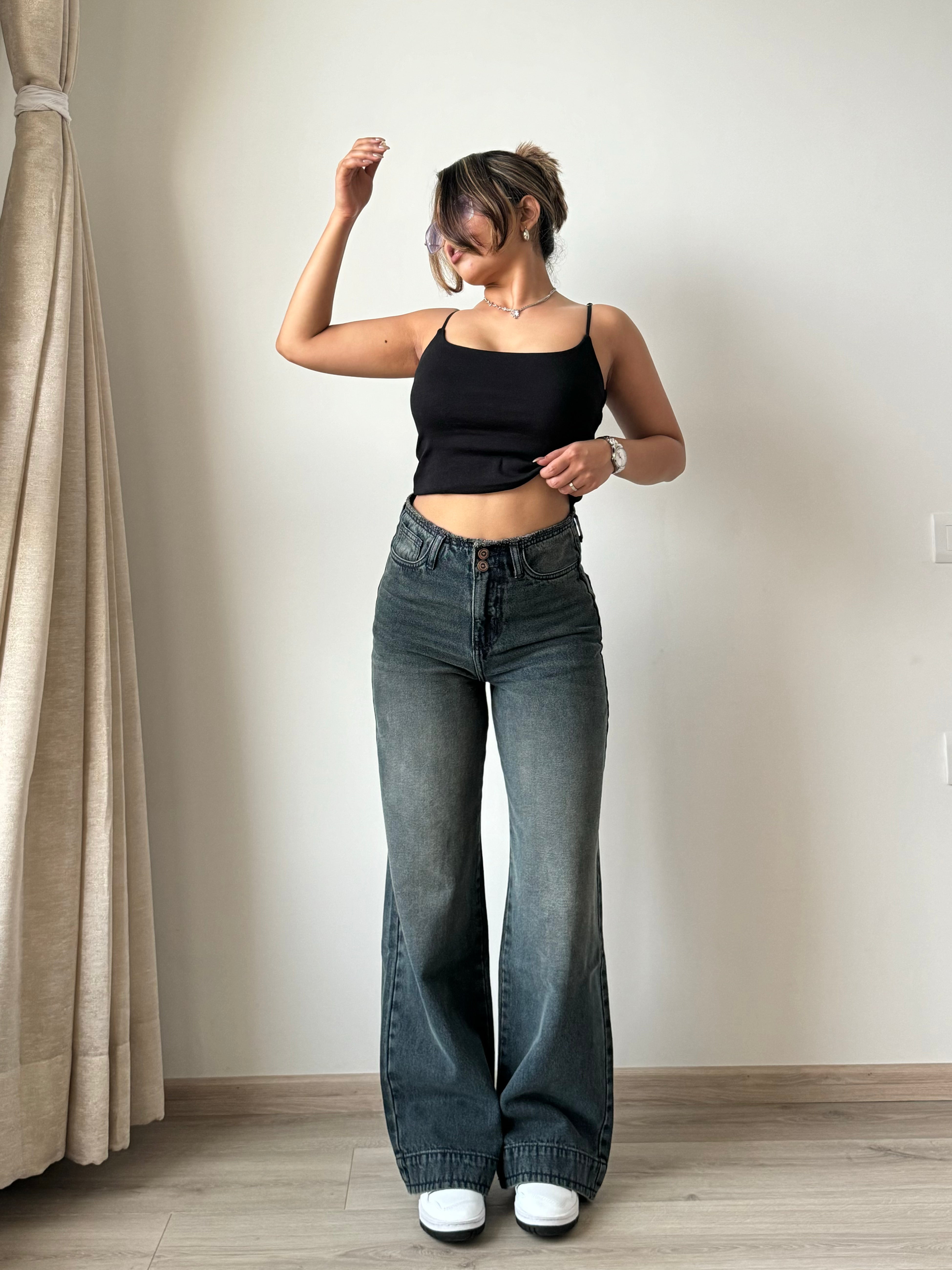 Jeans con doble botón y borde grunge