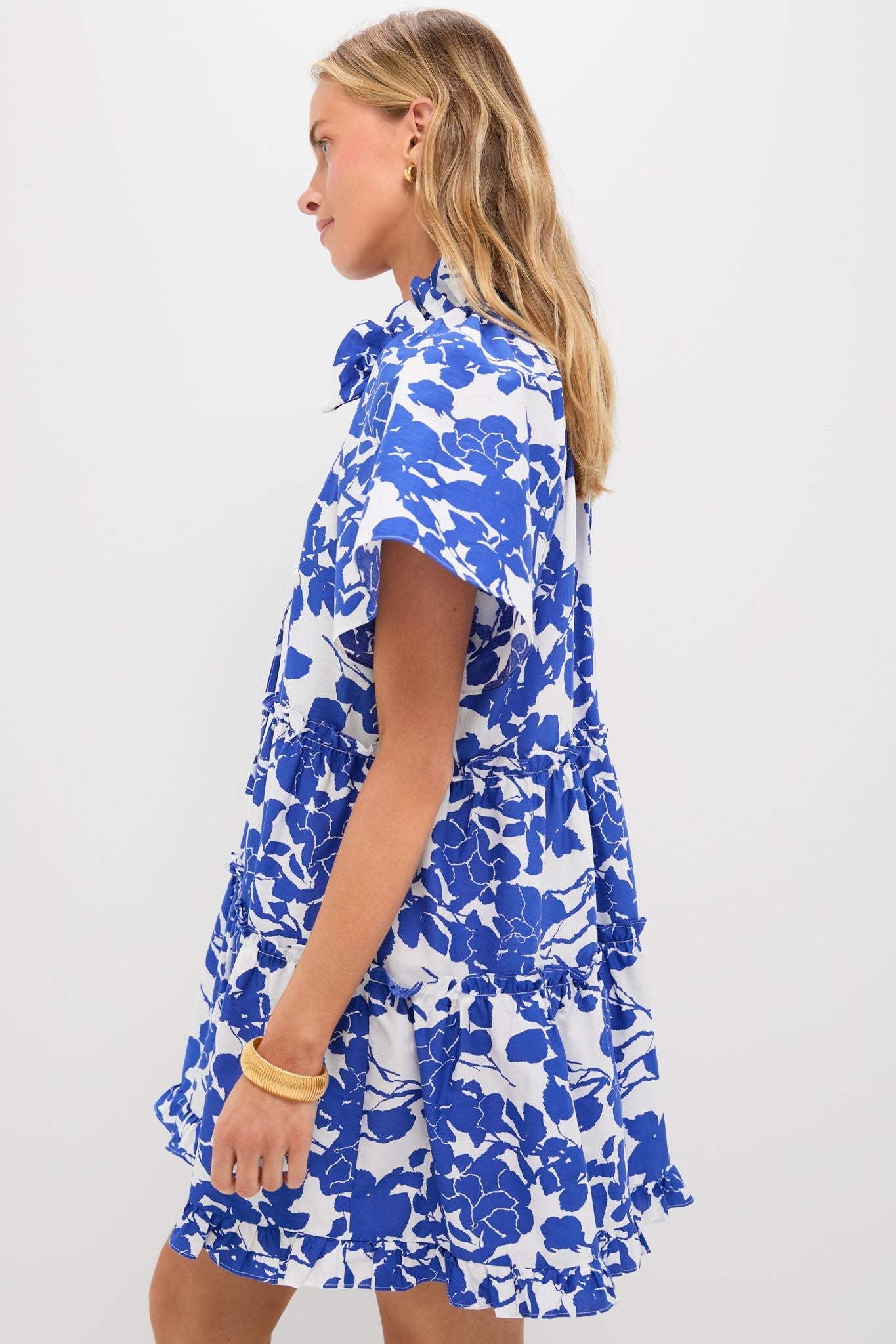 Vestido con estampado floral azul y blanco