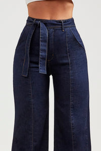 Vaqueros de tiro alto y pierna ancha