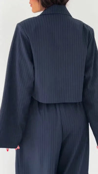 Mono sin tirantes y chaqueta