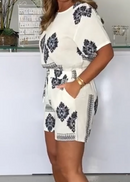 💃Venta limitada 50% de descuento💝Mono corto elegante con cuello redondo y estampado