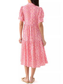 Vestido camisero estampado de manga corta con capas