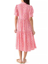 Vestido camisero estampado de manga corta con capas