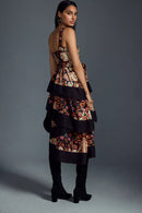 Vestido midi escalonado con cuello cuadrado