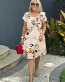 Luce radiante este verano: vestido corto floral, fresco y versátil