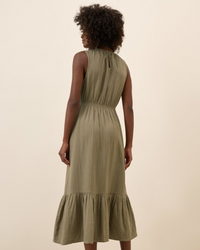 Vestido sin Mangas y Volantes Ligeros