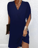 Elegante vestido liso con mangas con aberturas