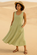 Vestido midi sin mangas con bolsillos delanteros