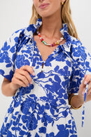 Vestido con estampado floral azul y blanco