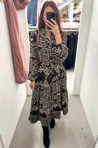 Chocolate Beige Border: julie