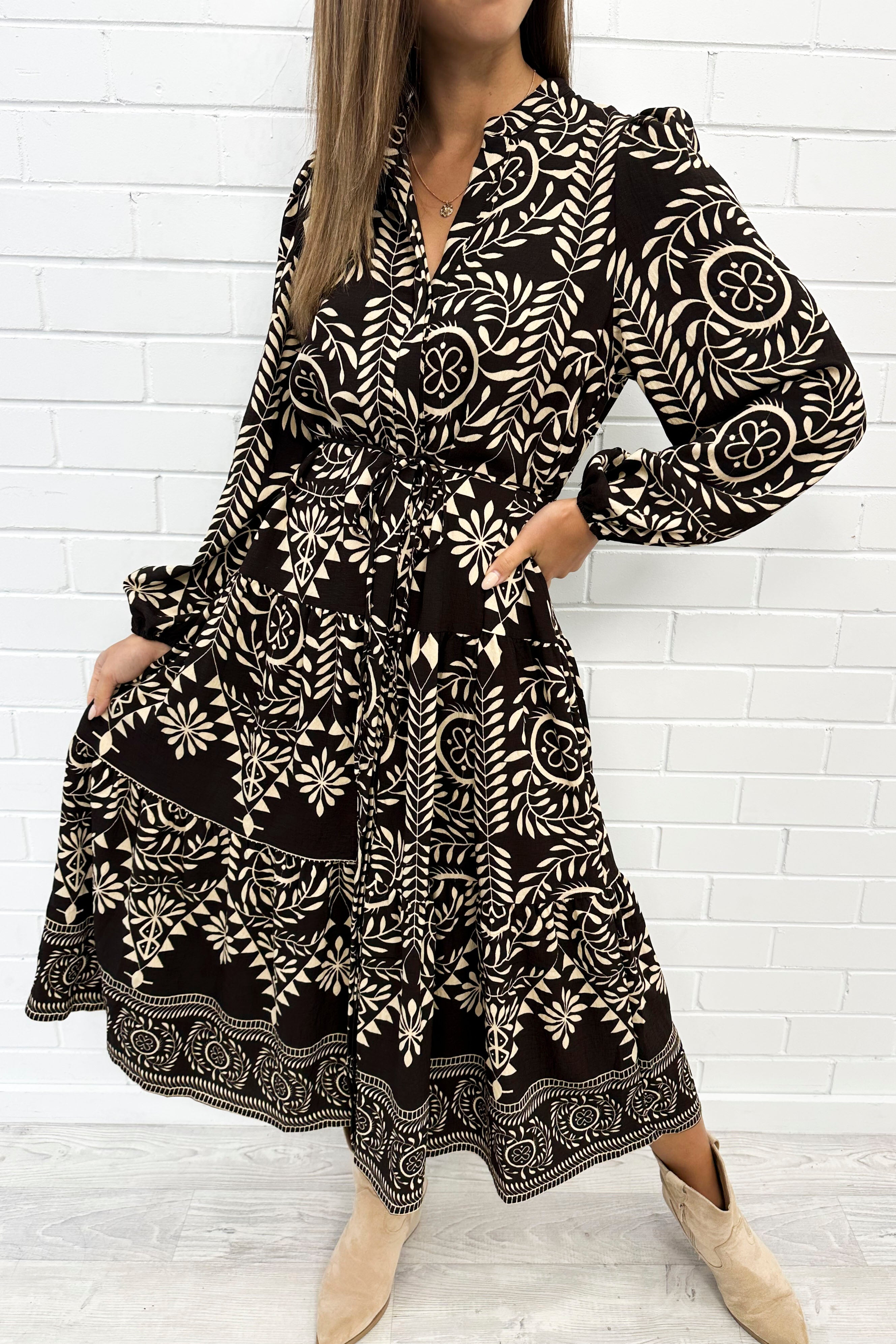 Chocolate Beige Border: kym