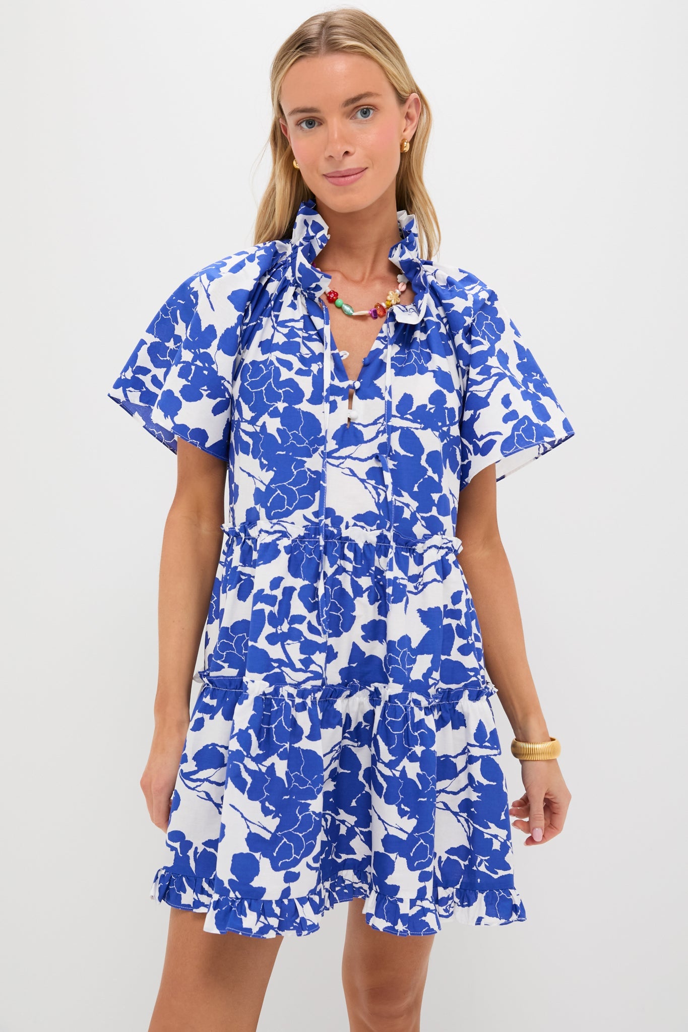 Vestido con estampado floral azul y blanco