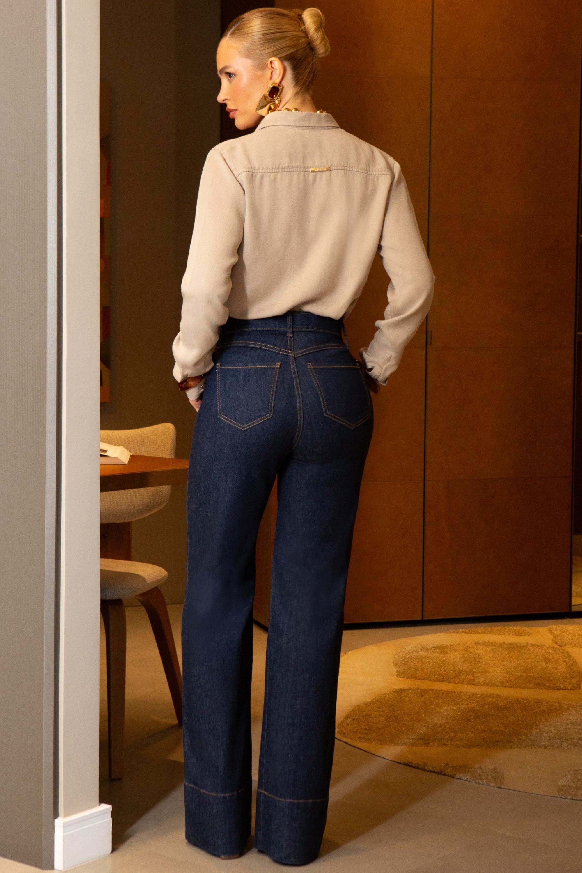 Vaqueros de tiro alto y pierna ancha