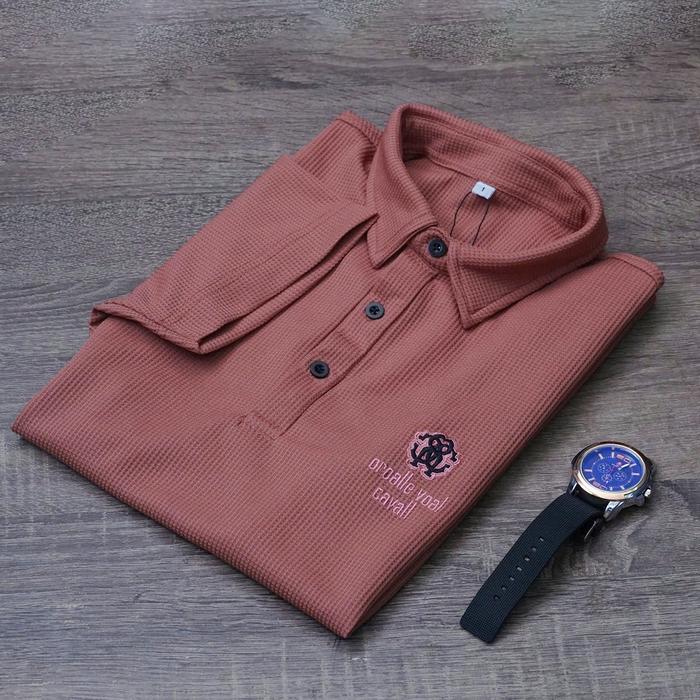 Polo coreano para hombre, cuello vuelto, logo en el pecho, tejido elástico en 4 direcciones
