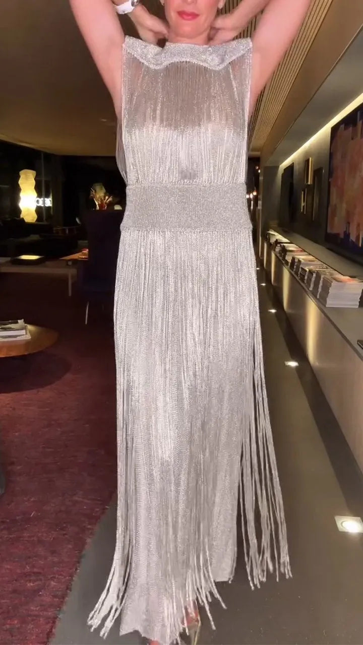 Vestido elegante con borlas